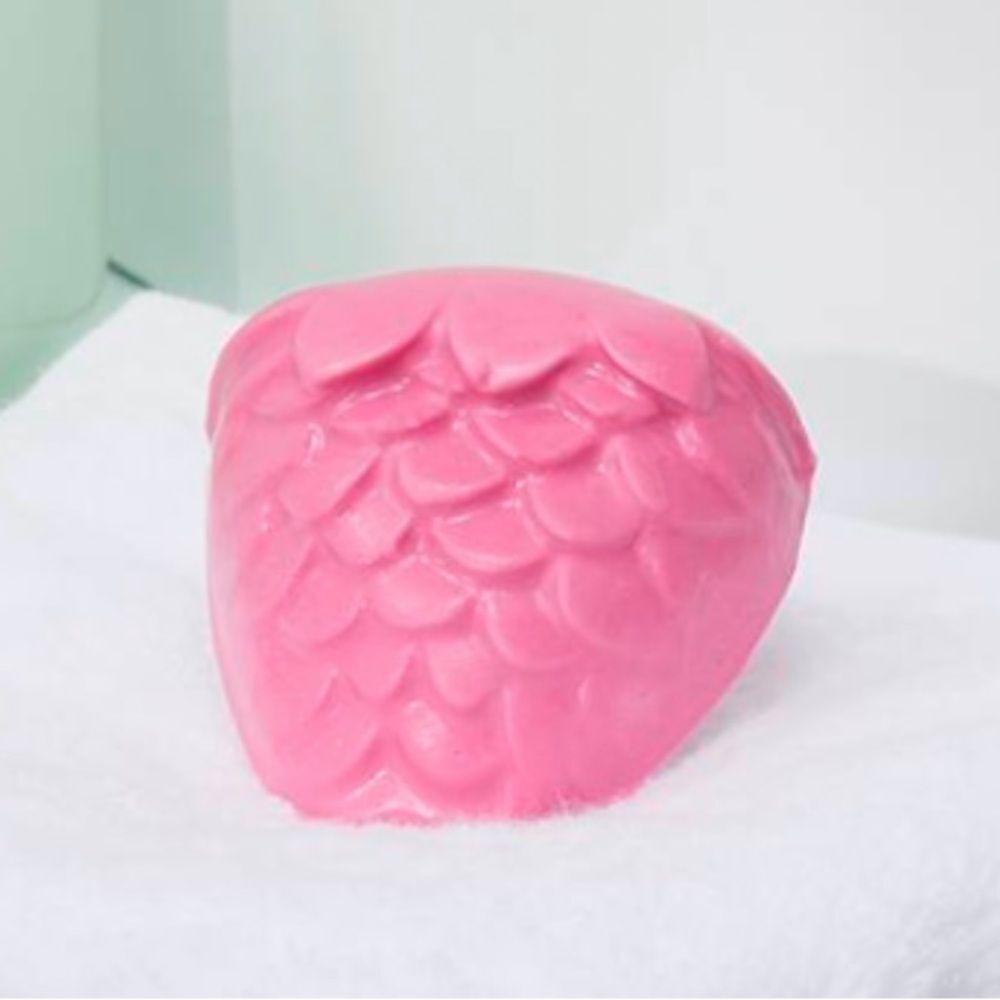 Lush Strawberry Picking Facial Wash Gummy 2.1 Oz